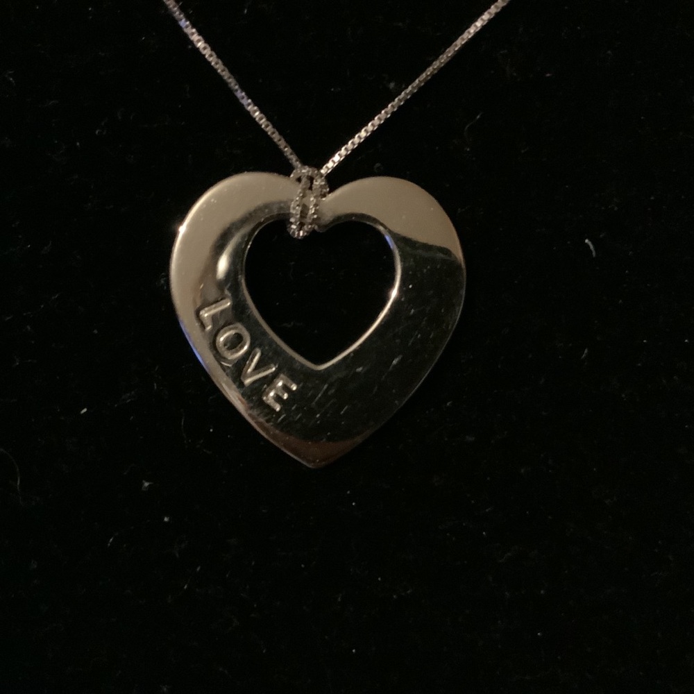 Love Fashion Necklace 925 SilverPlated Length 16” NWB